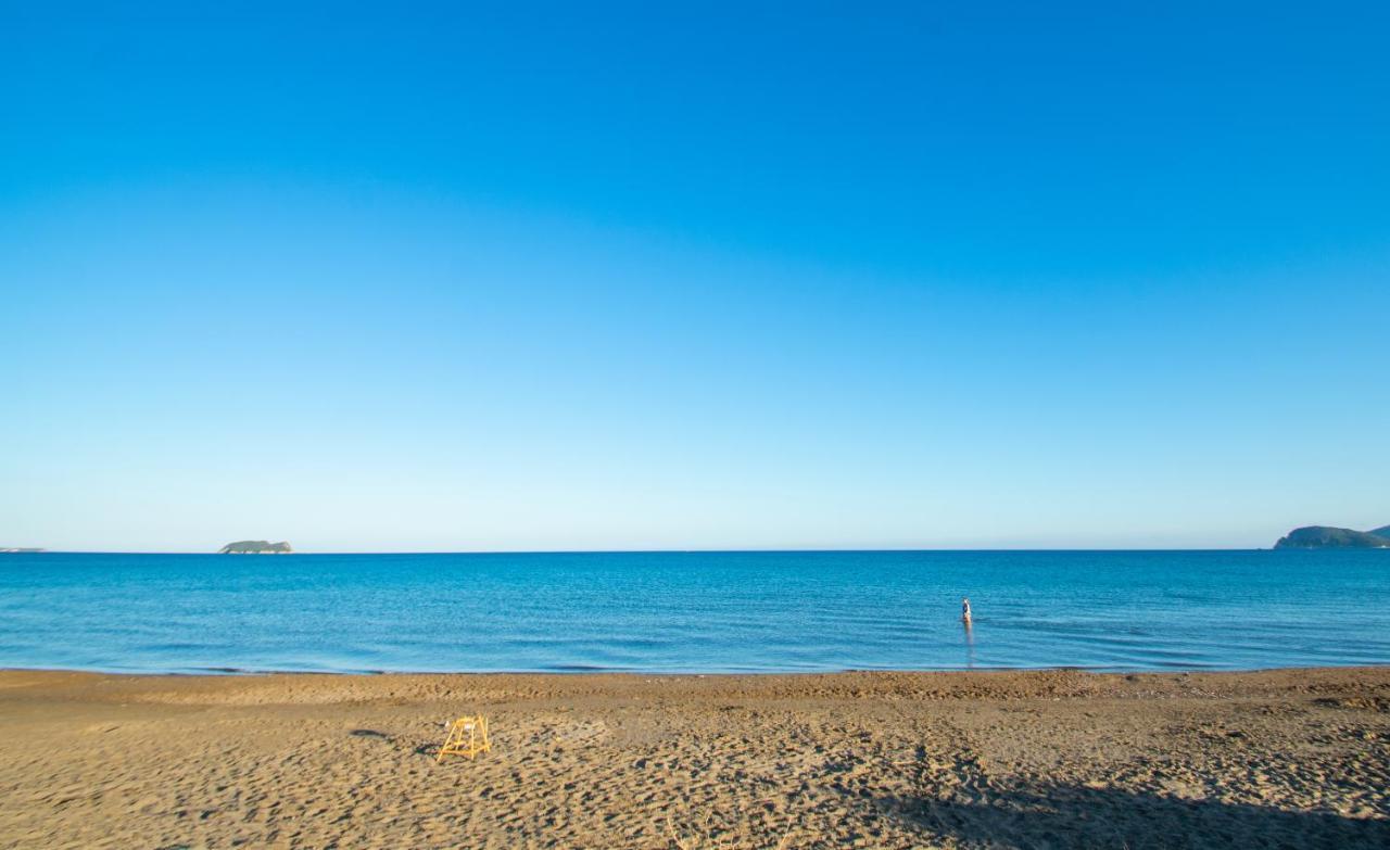 Stathis Beachfront Luxury Rooms Kalamákion Eksteriør bilde