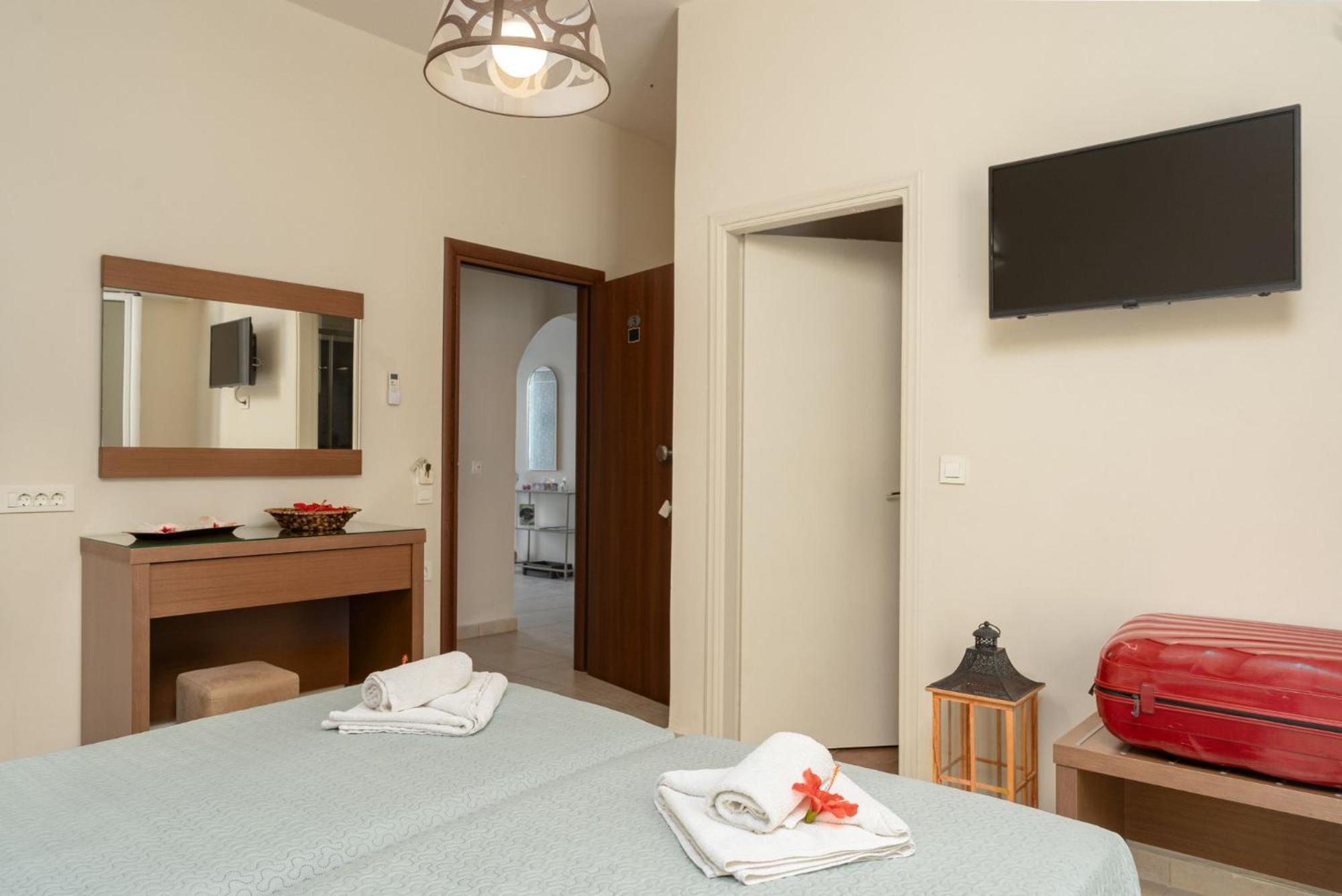 Stathis Beachfront Luxury Rooms Kalamákion Eksteriør bilde