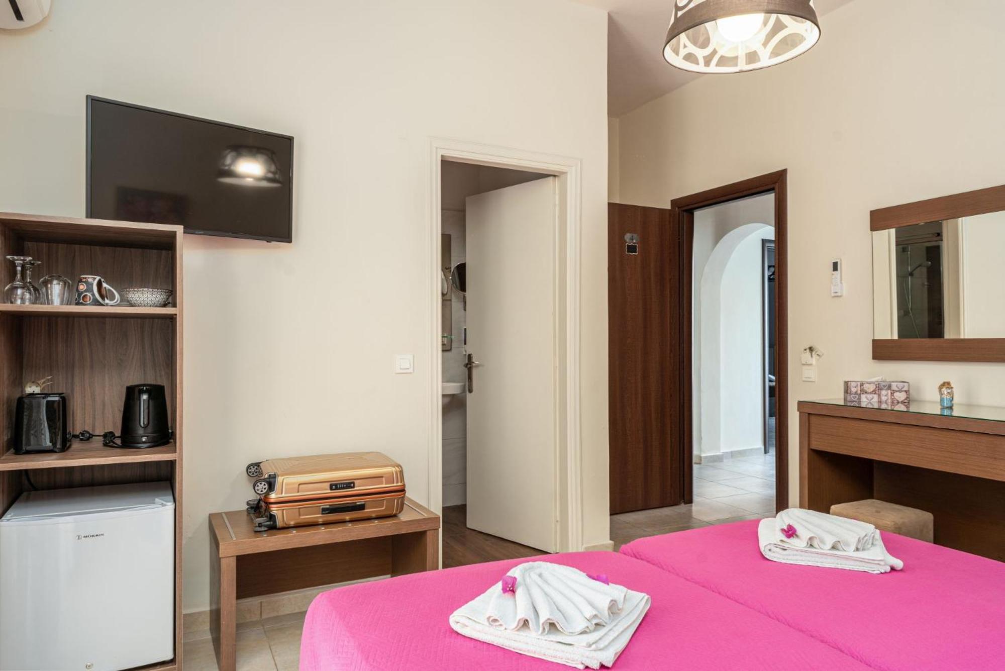 Stathis Beachfront Luxury Rooms Kalamákion Eksteriør bilde