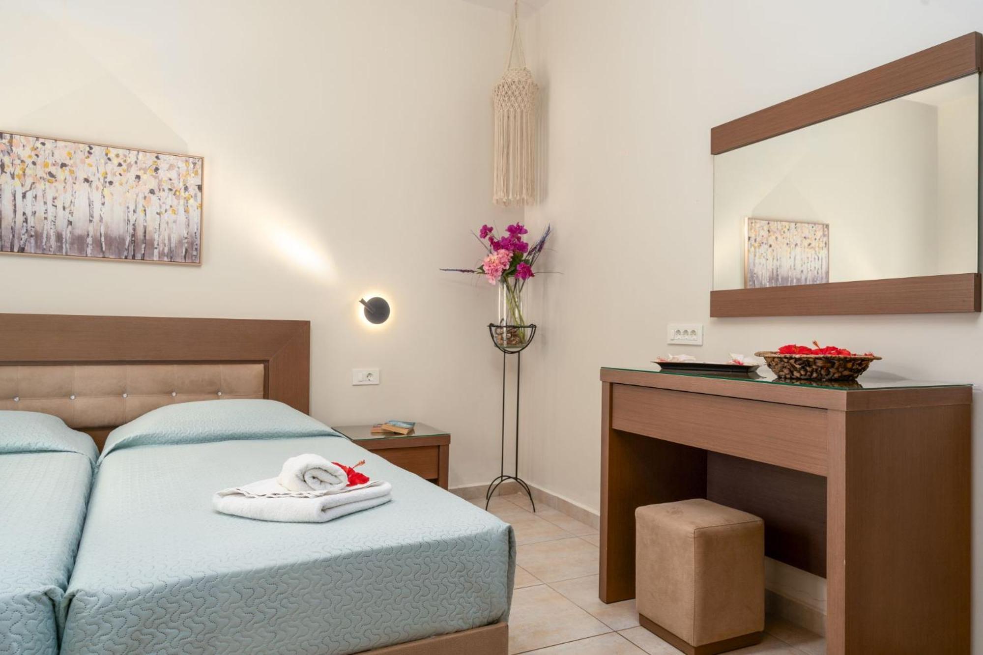 Stathis Beachfront Luxury Rooms Kalamákion Eksteriør bilde