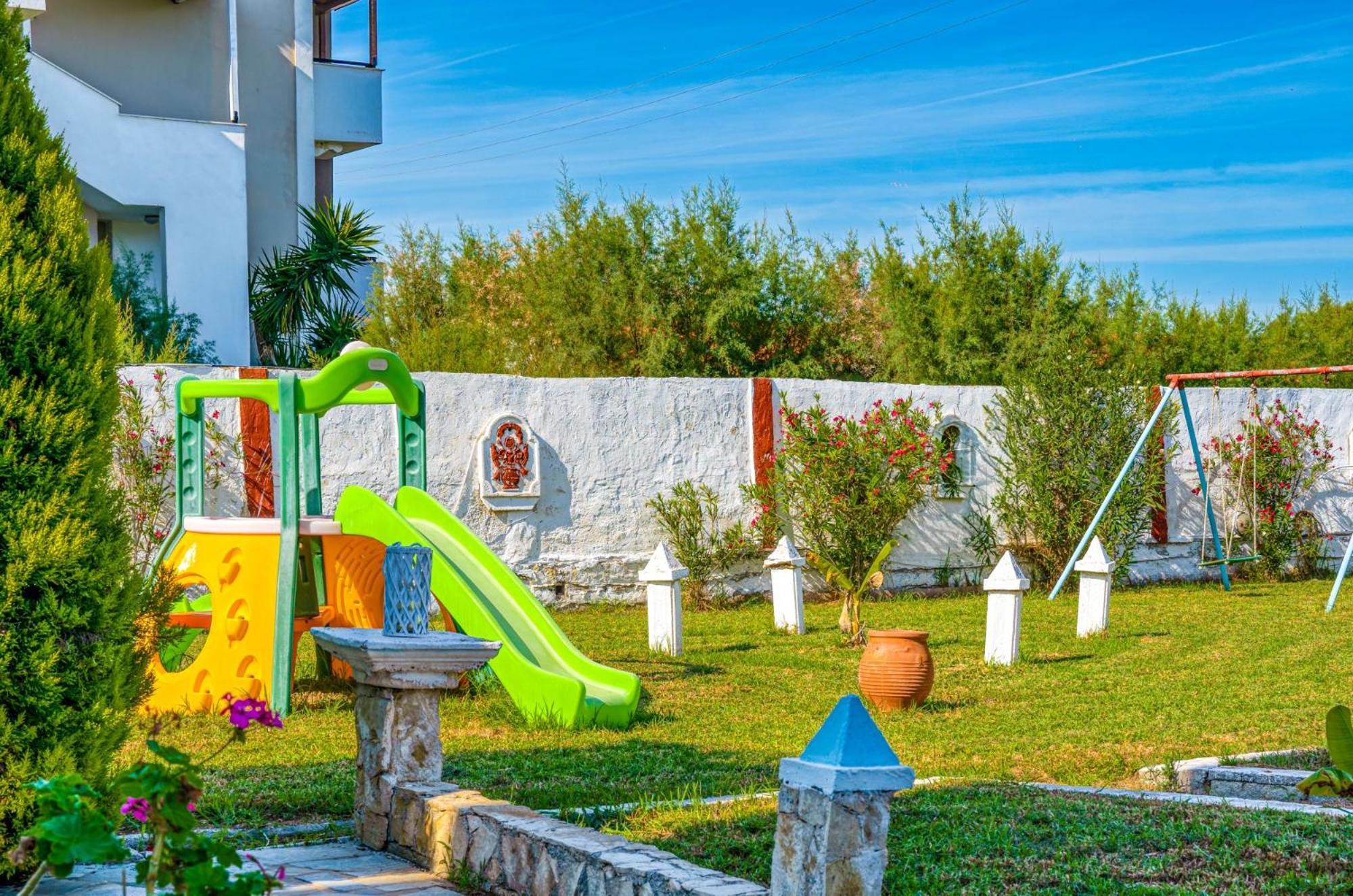 Stathis Beachfront Luxury Rooms Kalamákion Eksteriør bilde
